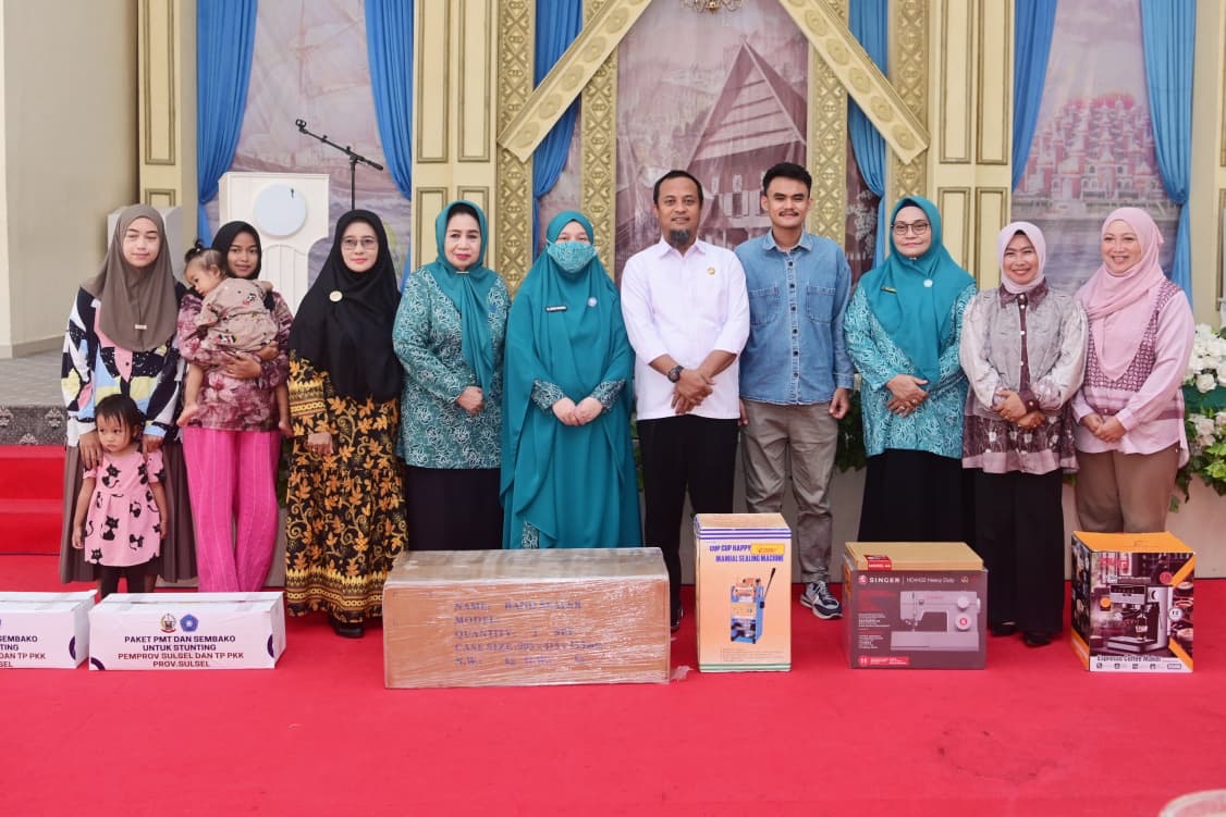 Serahkan Ratusan Alat Produksi, Gubernur Sulsel Buktikan Komitmen Bantu UMKM Naik Kelas 