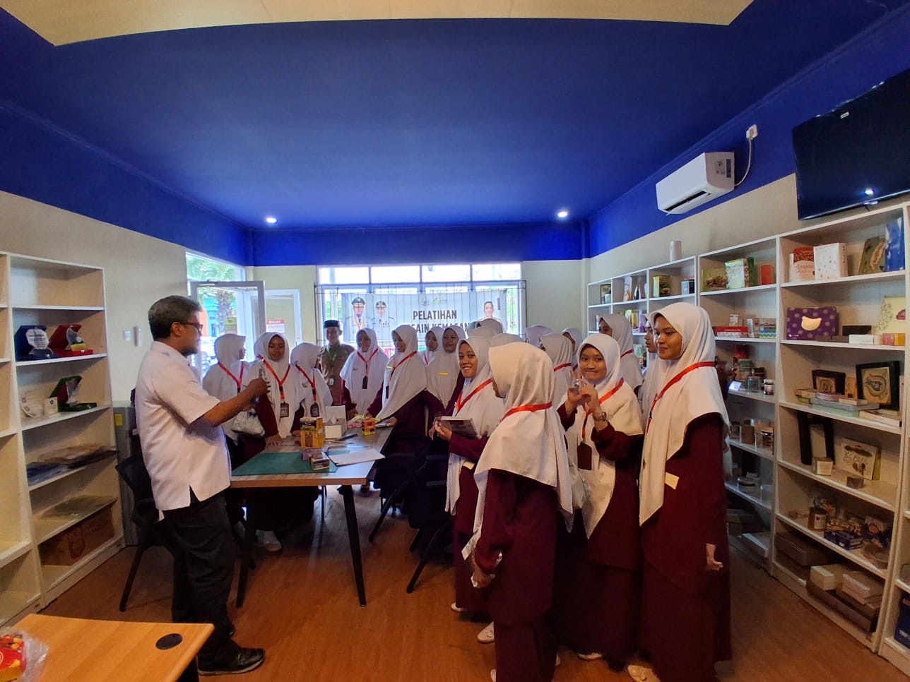 Santri Ponpes Al-Istiqamah Ngatabaru Menggali Ilmu Wirausaha di UPT PLUT Sulsel